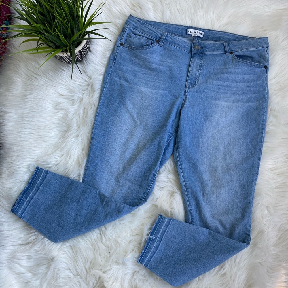 Cropped frayed bottom skinny jeans size 16